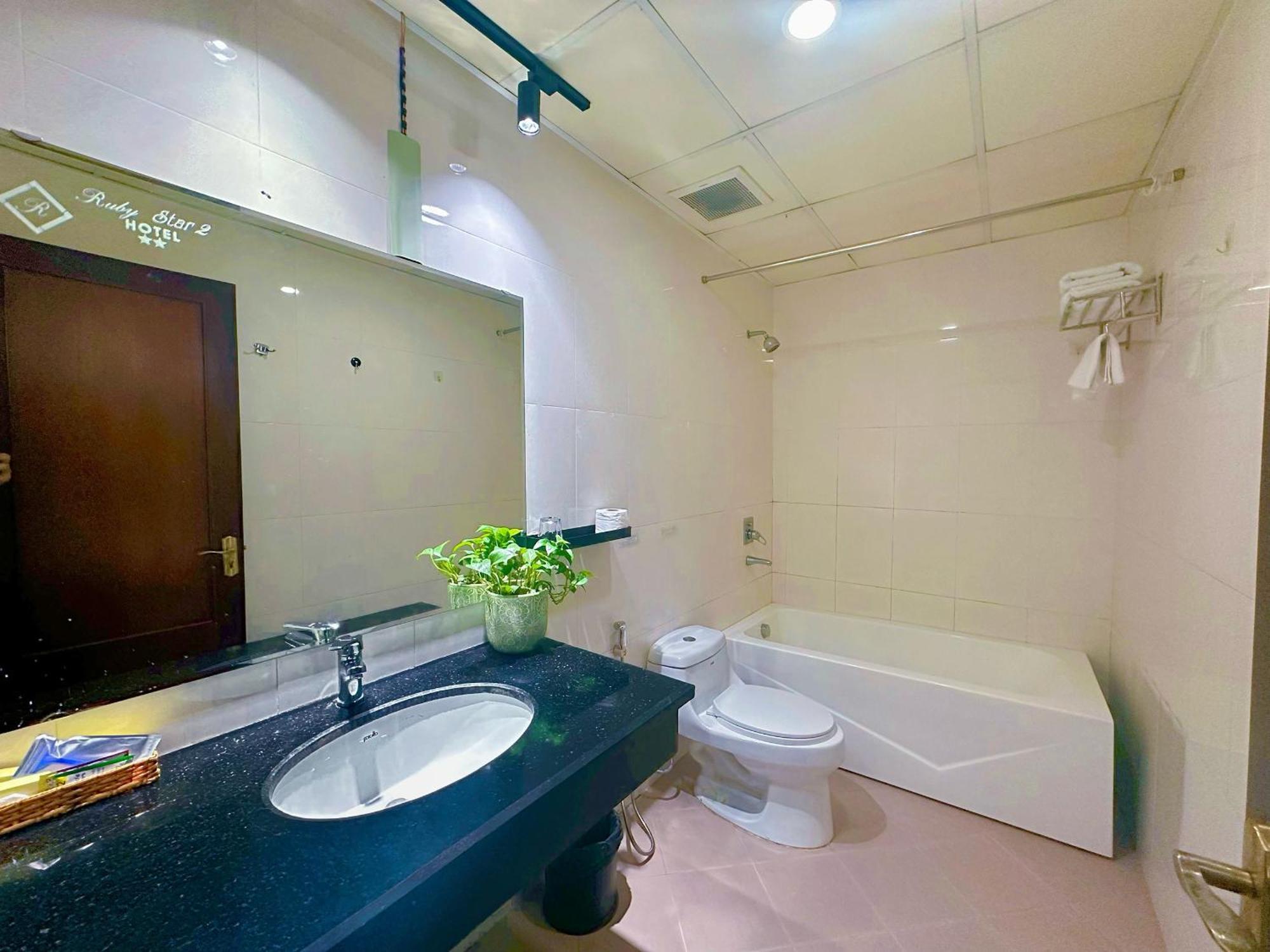 Ruby Star Hotel- Near Ben Thanh Market Thành Pho Ho Chí Minh Esterno foto