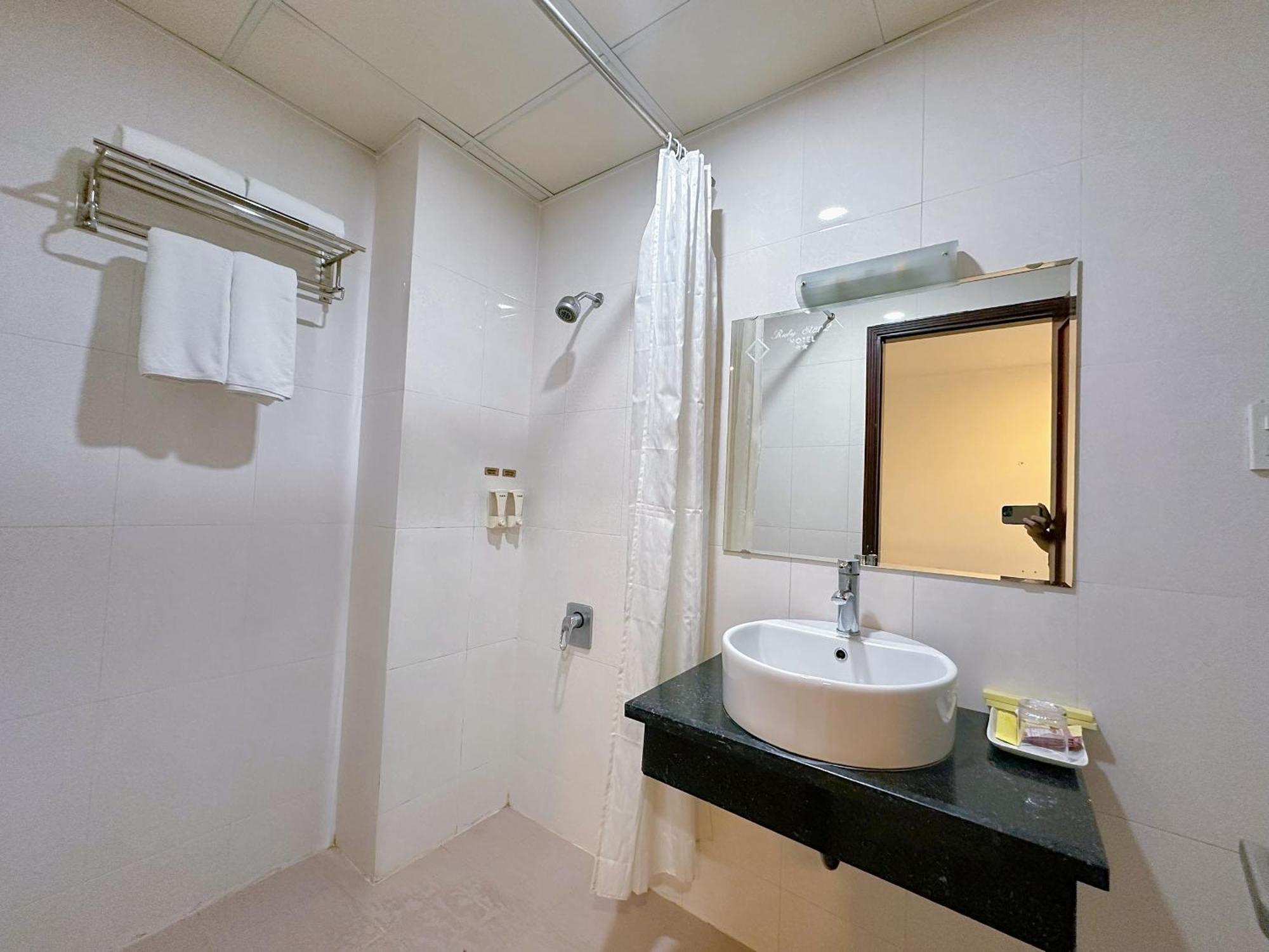 Ruby Star Hotel- Near Ben Thanh Market Thành Pho Ho Chí Minh Esterno foto